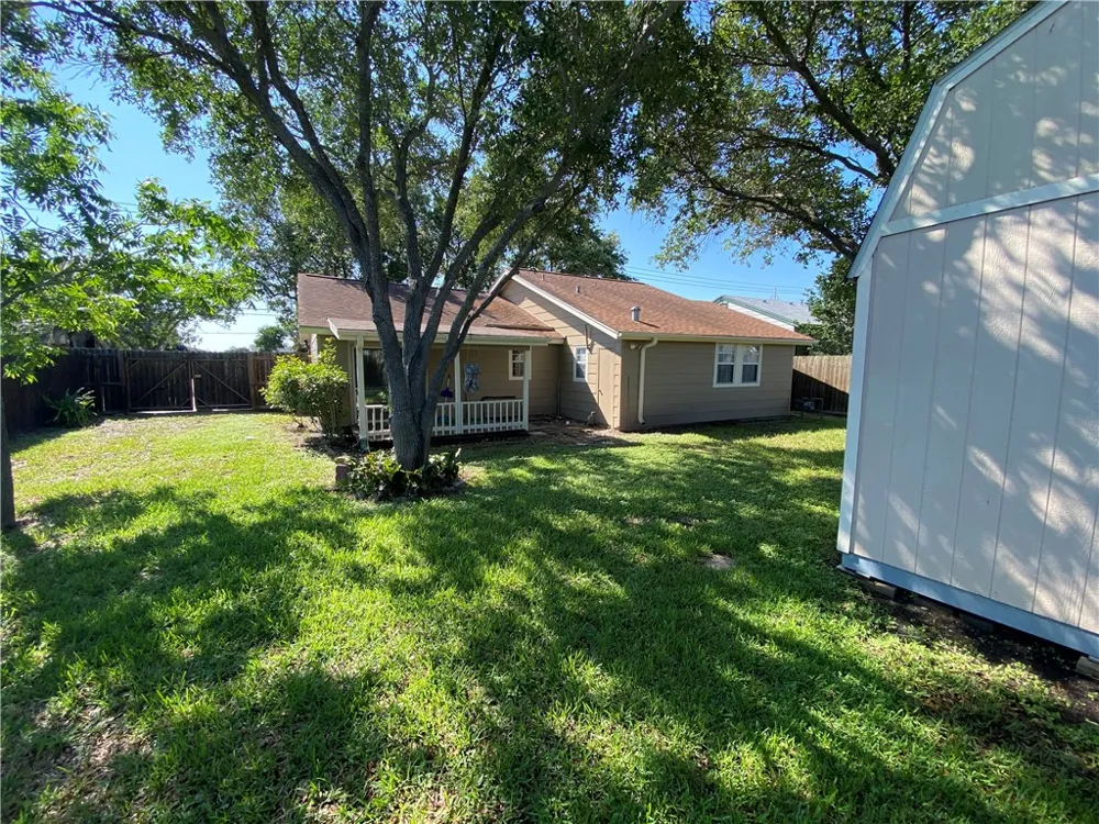 5621 Burton Corpus Christi, TX 78411