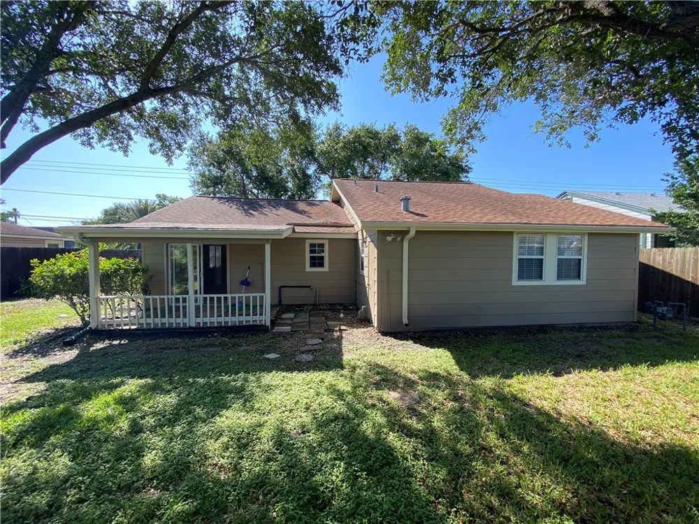 5621 Burton Corpus Christi, TX 78411