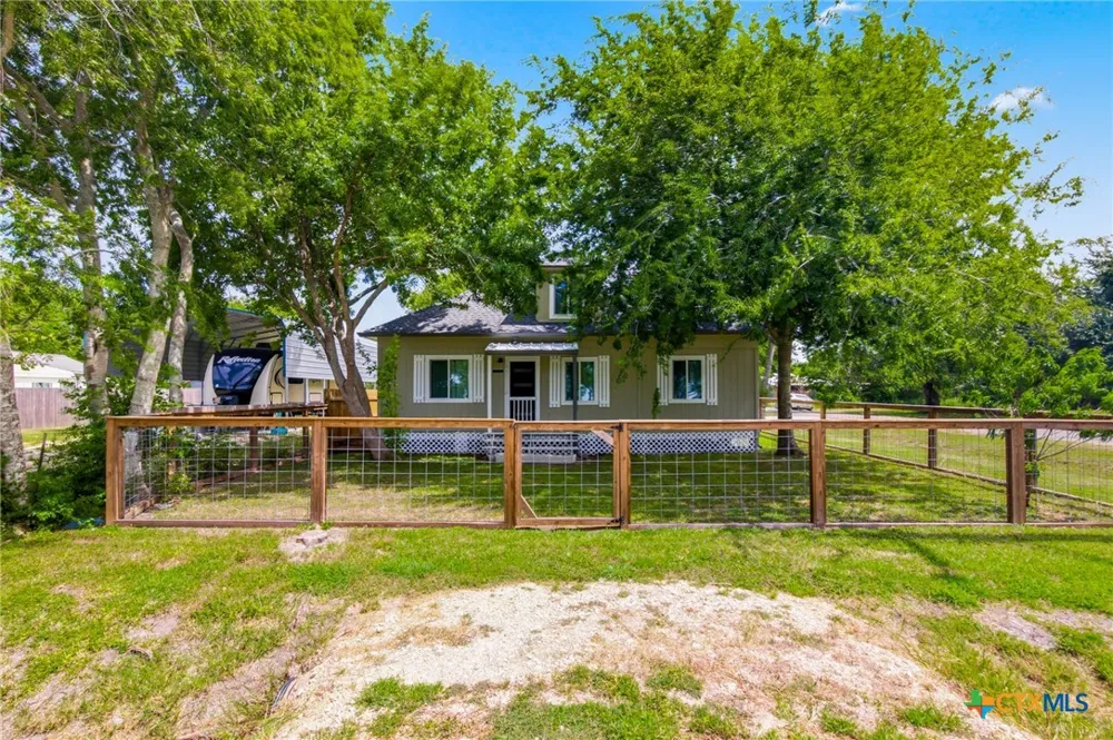 502 W Houston Avenue Seadrift, TX 77983