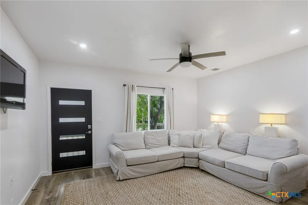 502 W Houston Avenue Seadrift, TX 77983