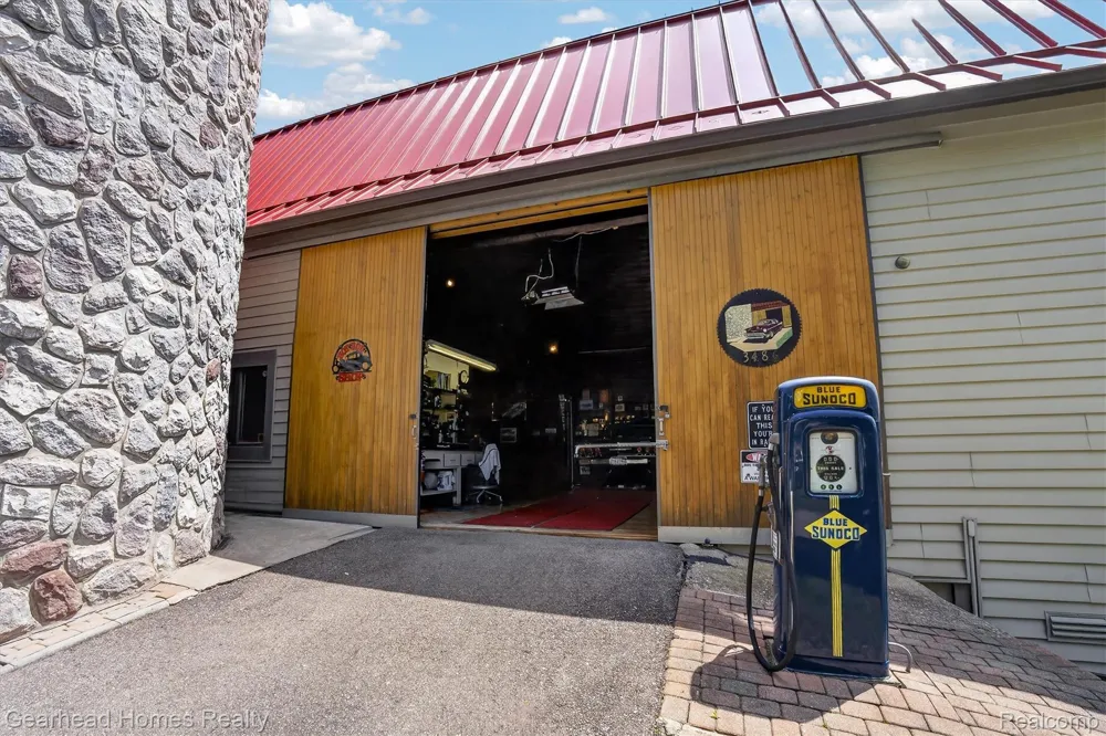 3486 W Drahner Road Oxford Charter Township, MI 48371