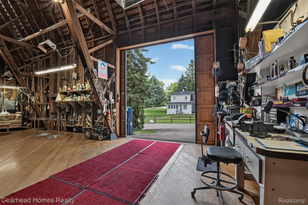 3486 W Drahner Road Oxford Charter Township, MI 48371