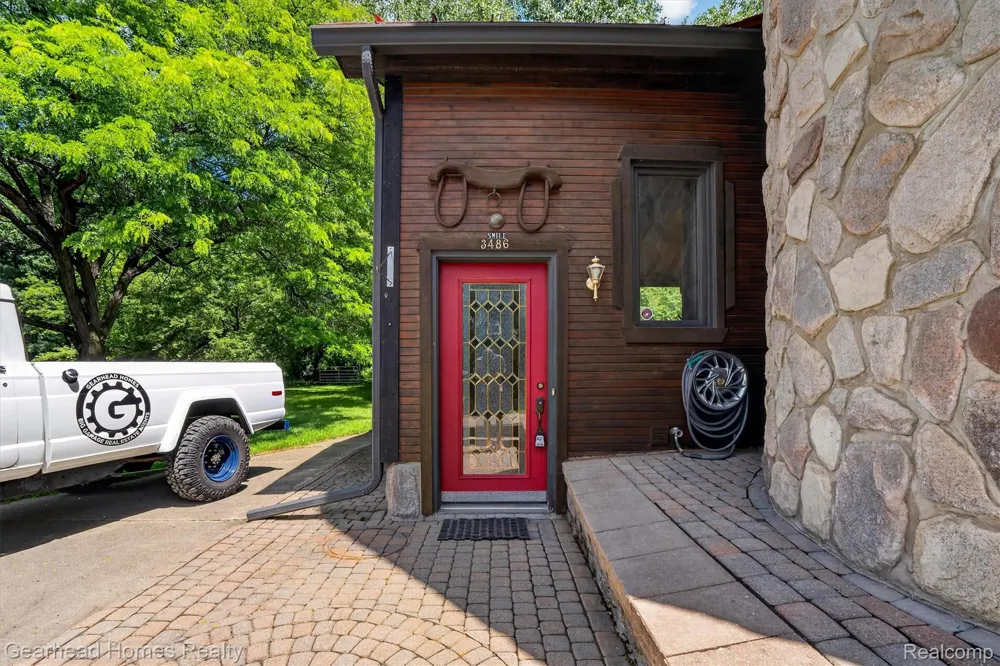3486 W Drahner Road Oxford Charter Township, MI 48371