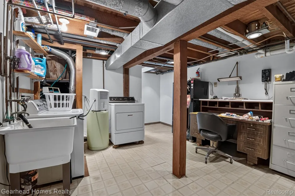 3486 W Drahner Road Oxford Charter Township, MI 48371