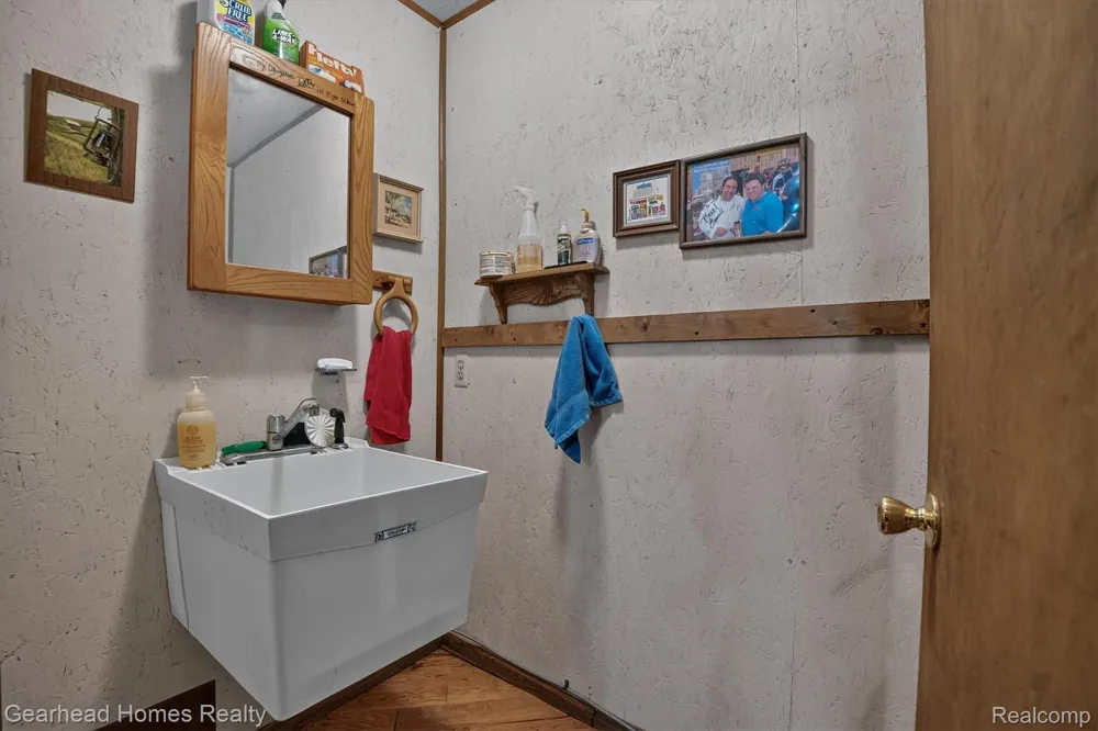 3486 W Drahner Road Oxford Charter Township, MI 48371