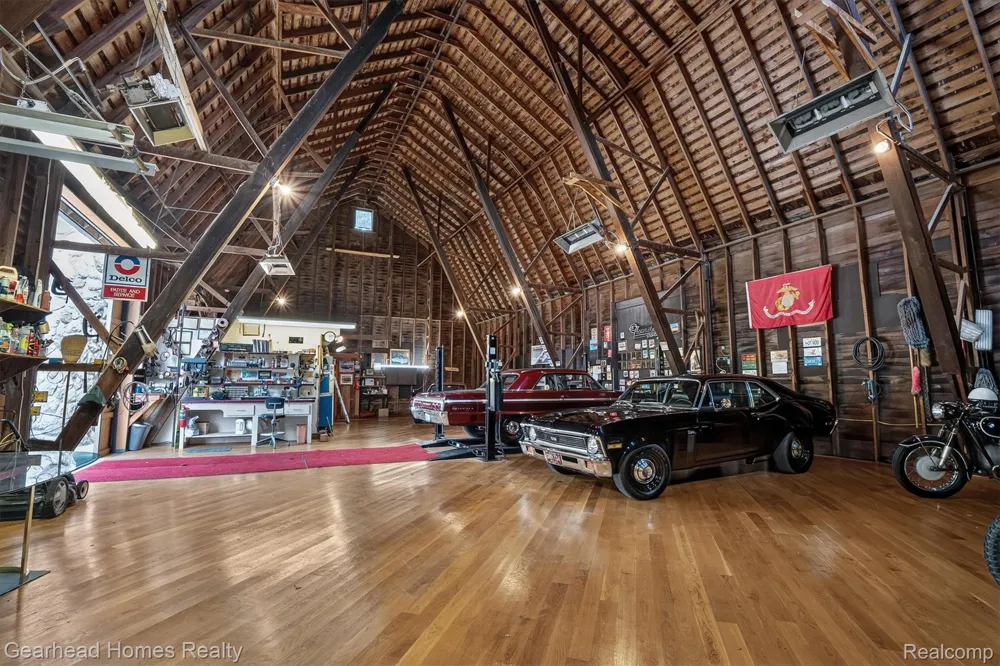 3486 W Drahner Road Oxford Charter Township, MI 48371