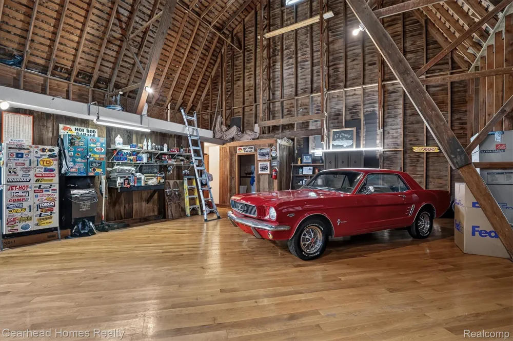 3486 W Drahner Road Oxford Charter Township, MI 48371
