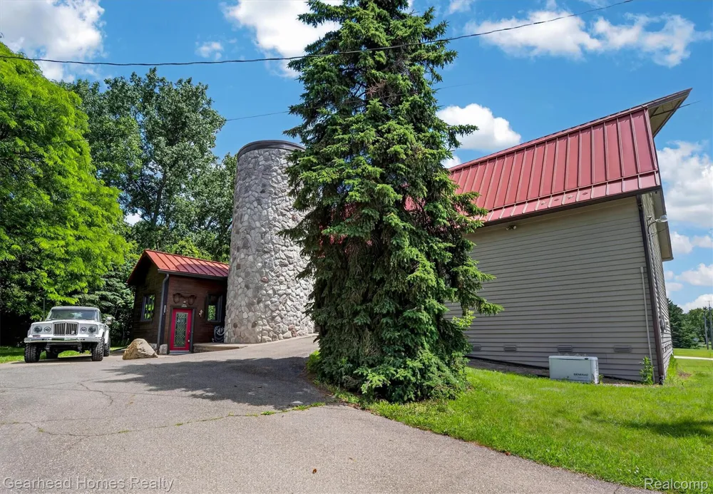 3486 W Drahner Road Oxford Charter Township, MI 48371