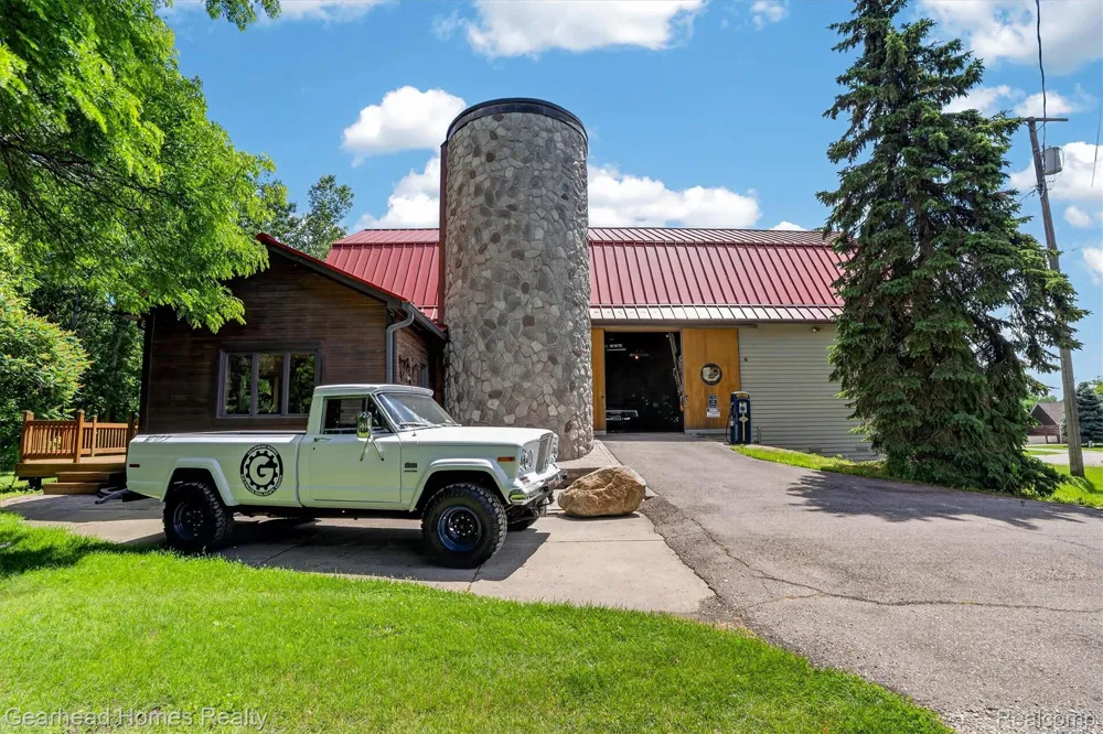 3486 W Drahner Road Oxford Charter Township, MI 48371