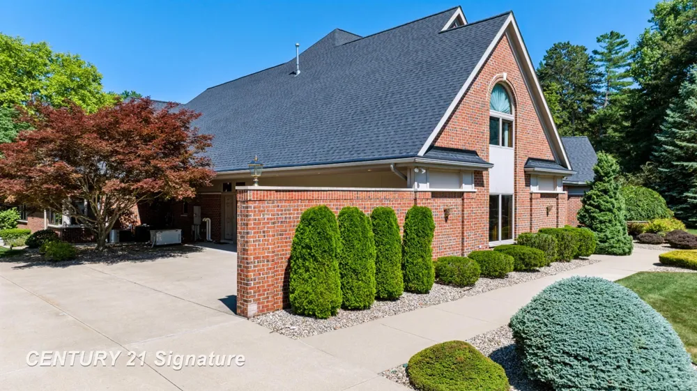 5590 Pine Gate Drive Saginaw Charter Township, MI 48603