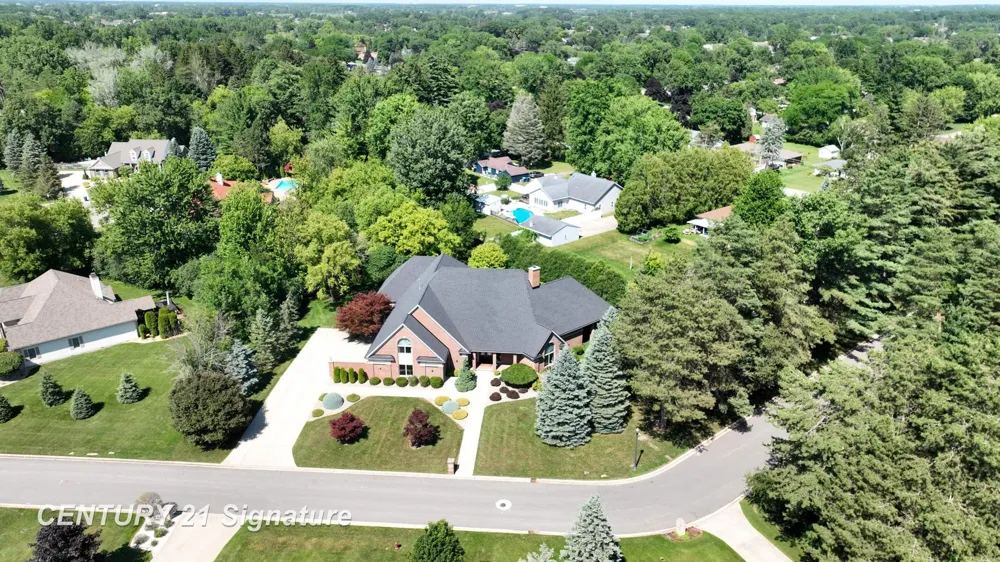 5590 Pine Gate Drive Saginaw Charter Township, MI 48603