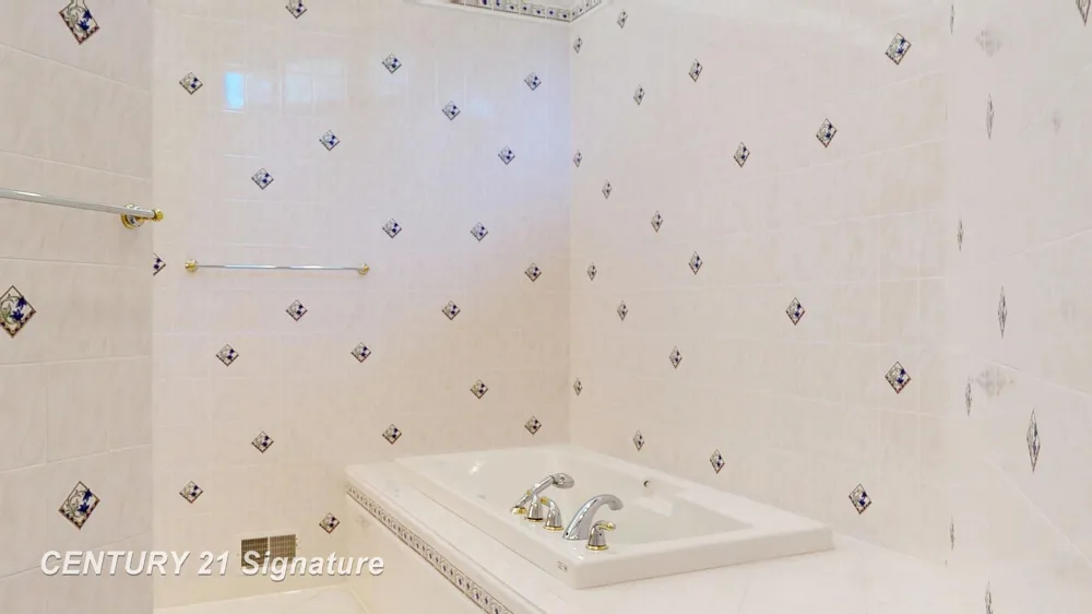 5590 Pine Gate Drive Saginaw Charter Township, MI 48603