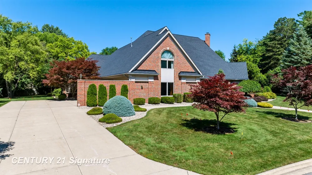 5590 Pine Gate Drive Saginaw Charter Township, MI 48603
