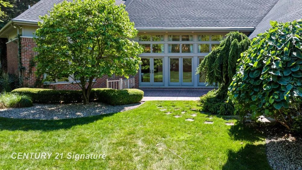 5590 Pine Gate Drive Saginaw Charter Township, MI 48603