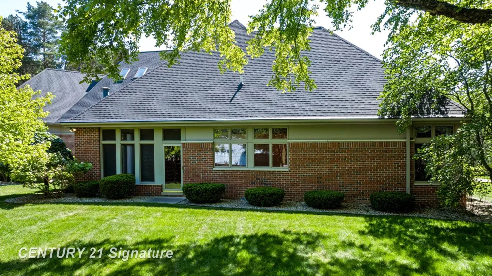 5590 Pine Gate Drive Saginaw Charter Township, MI 48603