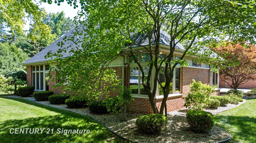 5590 Pine Gate Drive Saginaw Charter Township, MI 48603