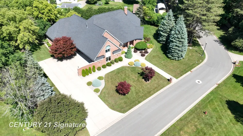 5590 Pine Gate Drive Saginaw Charter Township, MI 48603
