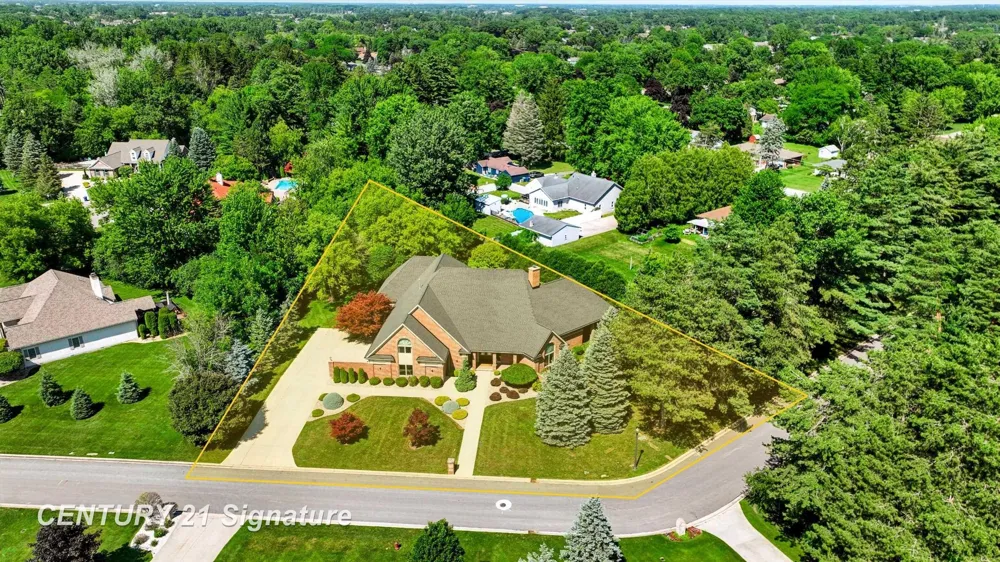 5590 Pine Gate Drive Saginaw Charter Township, MI 48603