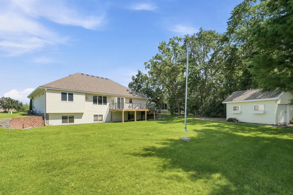 38249 Everton Avenue North Branch, MN 55056