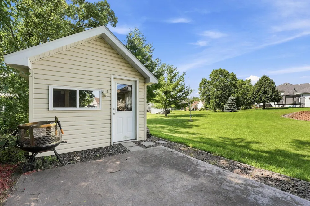 38249 Everton Avenue North Branch, MN 55056
