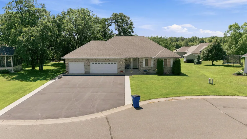 38249 Everton Avenue North Branch, MN 55056