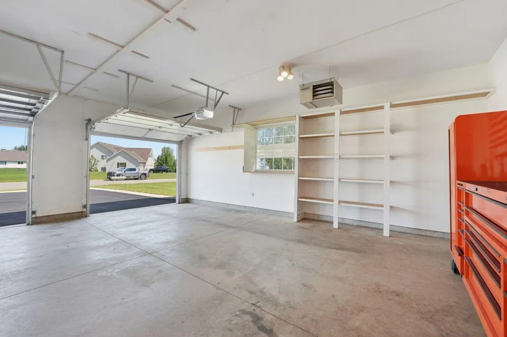 38249 Everton Avenue North Branch, MN 55056