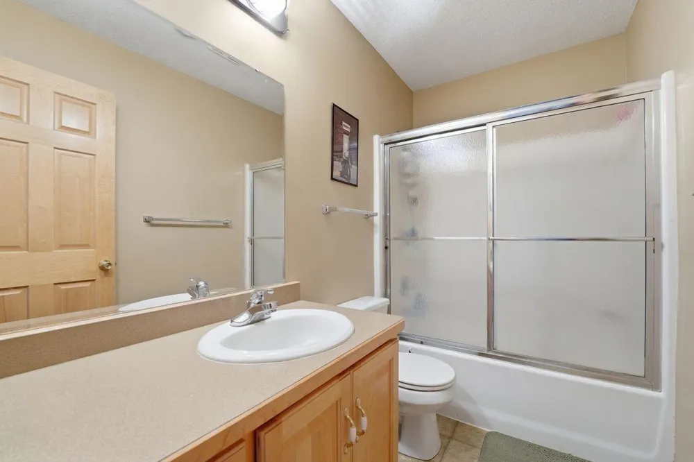 38249 Everton Avenue North Branch, MN 55056