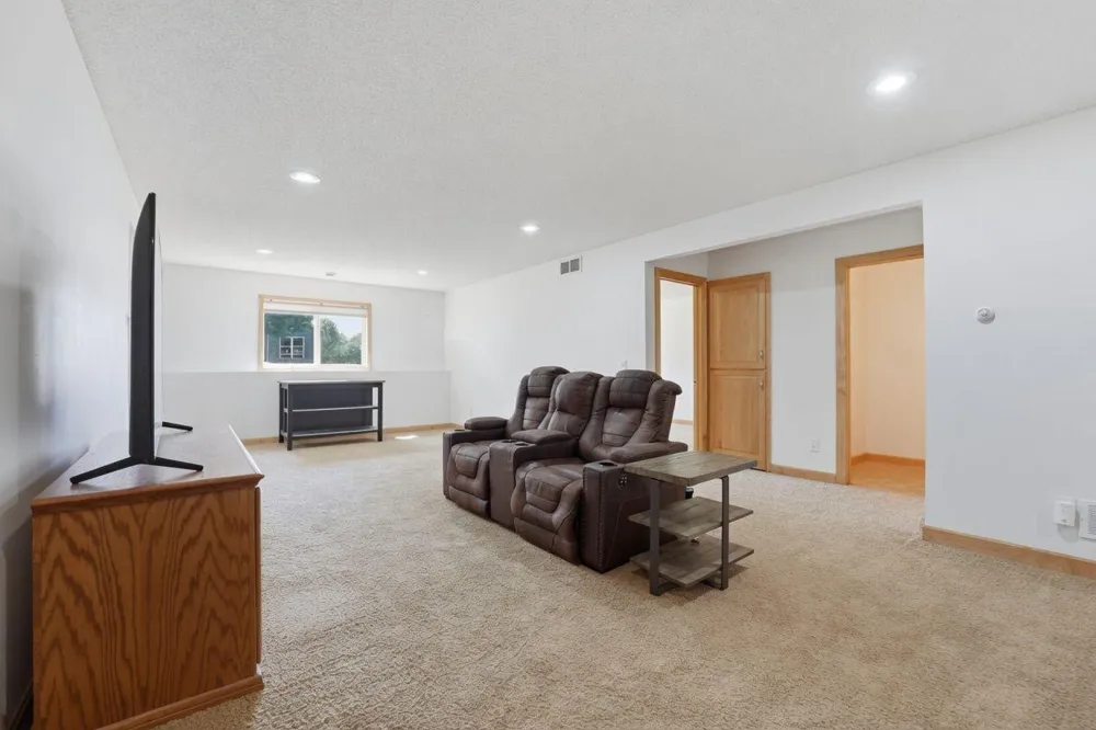 38249 Everton Avenue North Branch, MN 55056