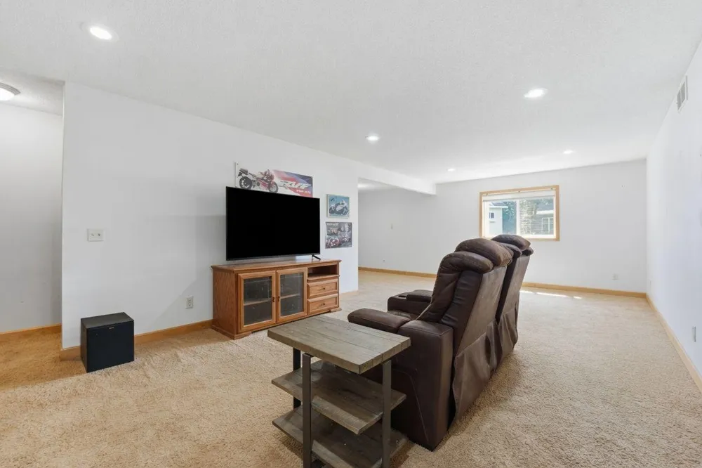 38249 Everton Avenue North Branch, MN 55056