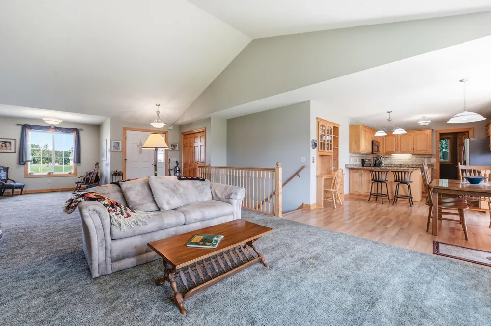 38249 Everton Avenue North Branch, MN 55056