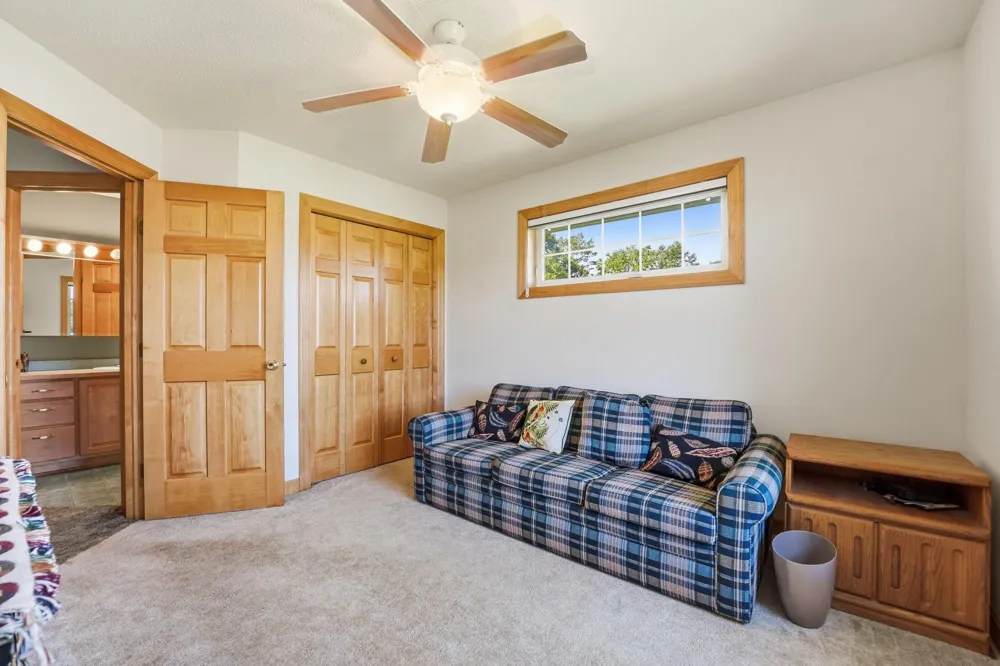 38249 Everton Avenue North Branch, MN 55056