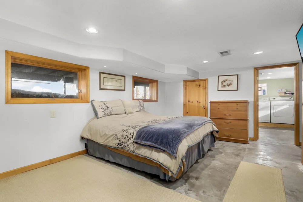 6240 Red Oak Road Mound, MN 55364