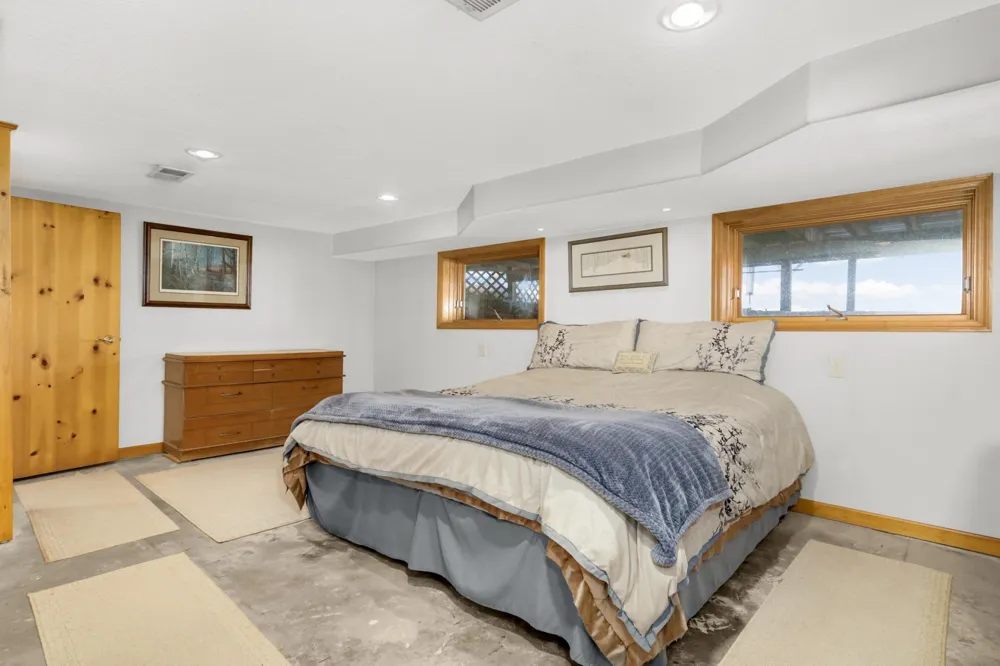 6240 Red Oak Road Mound, MN 55364