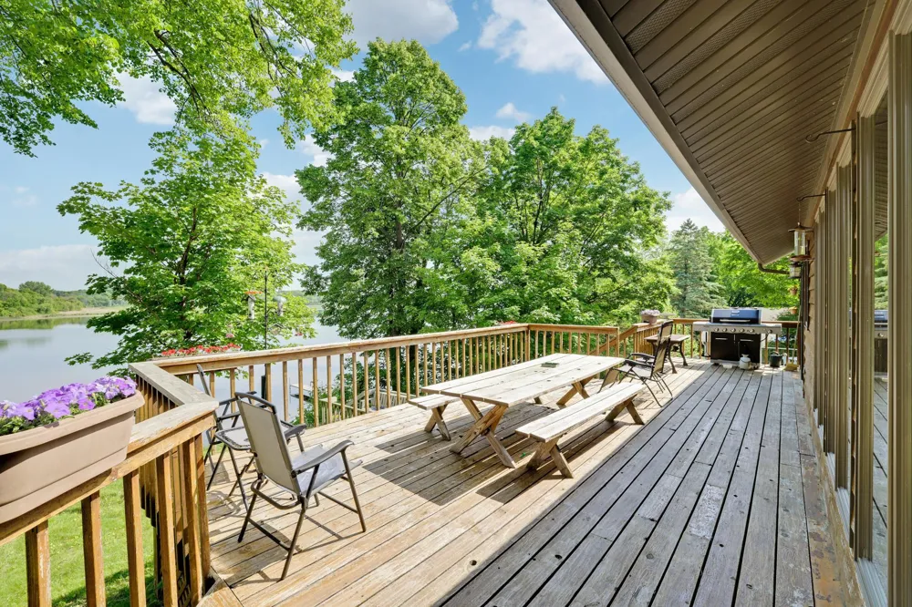 6240 Red Oak Road Mound, MN 55364