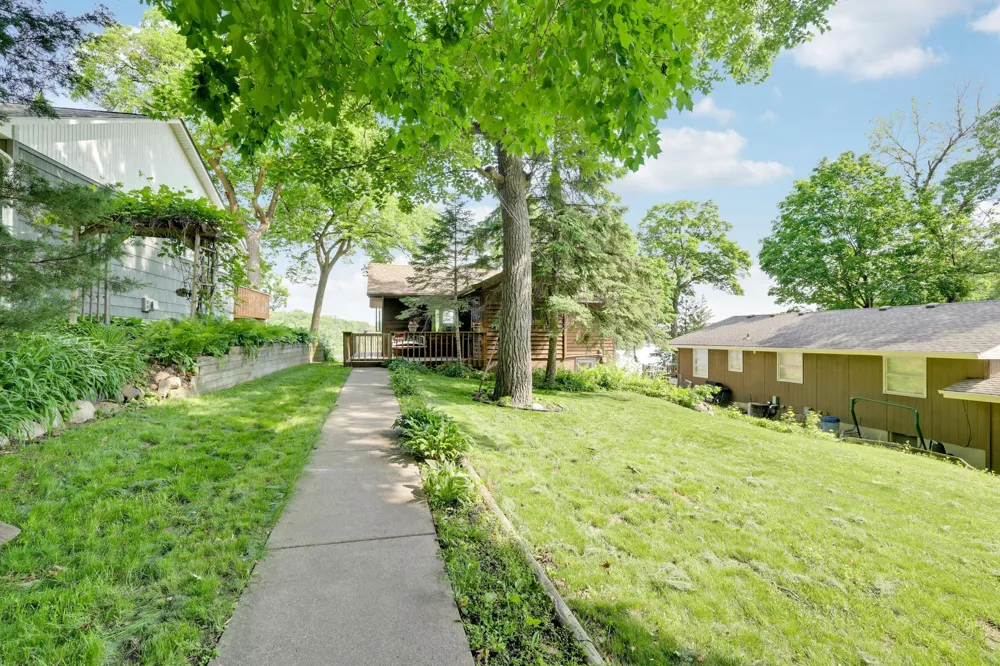6240 Red Oak Road Mound, MN 55364