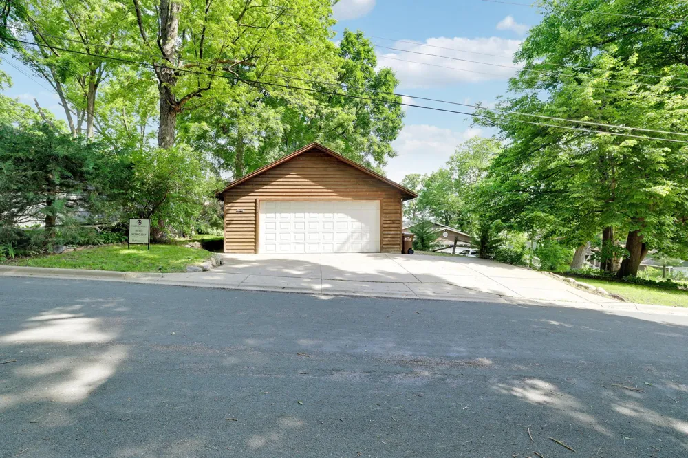 6240 Red Oak Road Mound, MN 55364