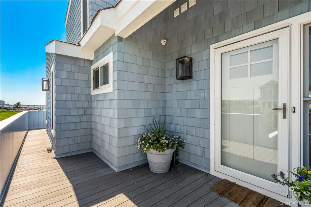 556 Dune Road Westhampton, NY 11977