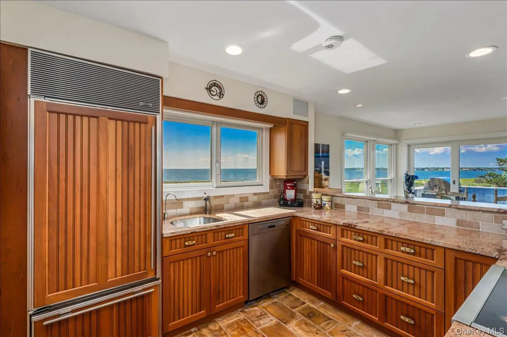556 Dune Road Westhampton, NY 11977