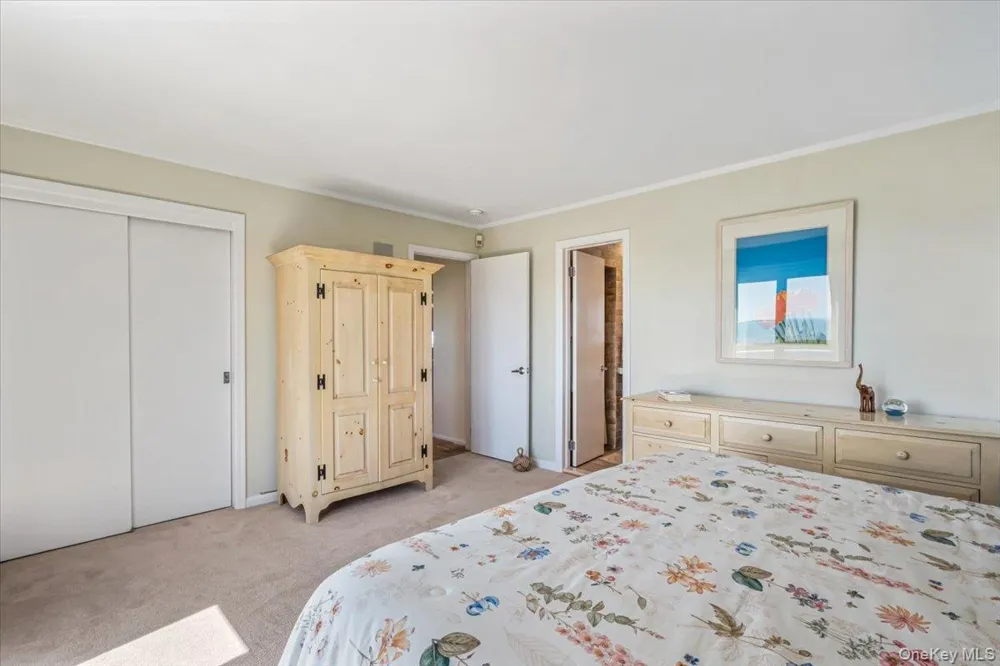 556 Dune Road Westhampton, NY 11977