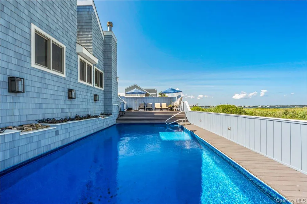 556 Dune Road Westhampton, NY 11977