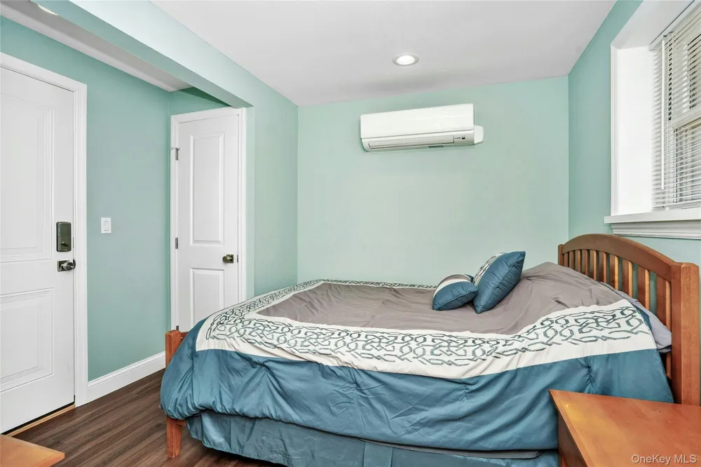 109 Plymouth Road Plainview, NY 11803