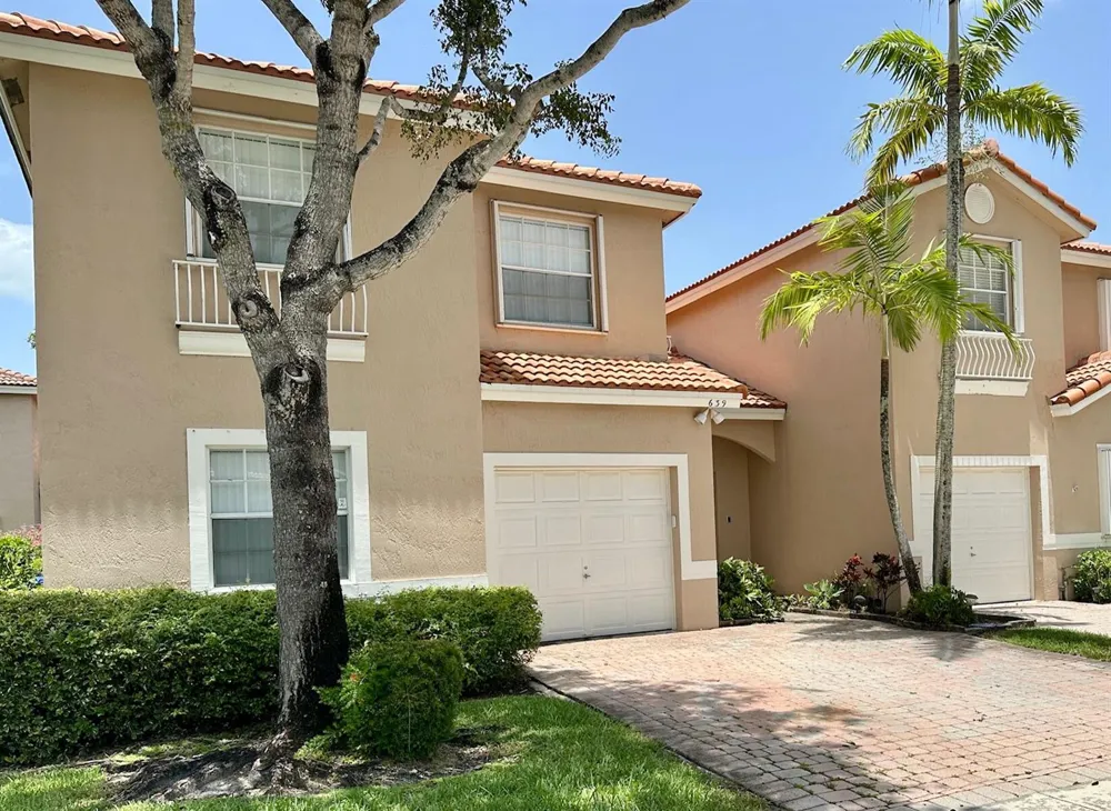 639 NW 130th Way Pembroke Pines, FL 33028