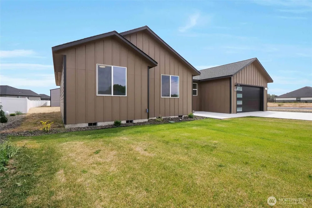 6425 Road 2.15 NE Moses Lake, WA 98837