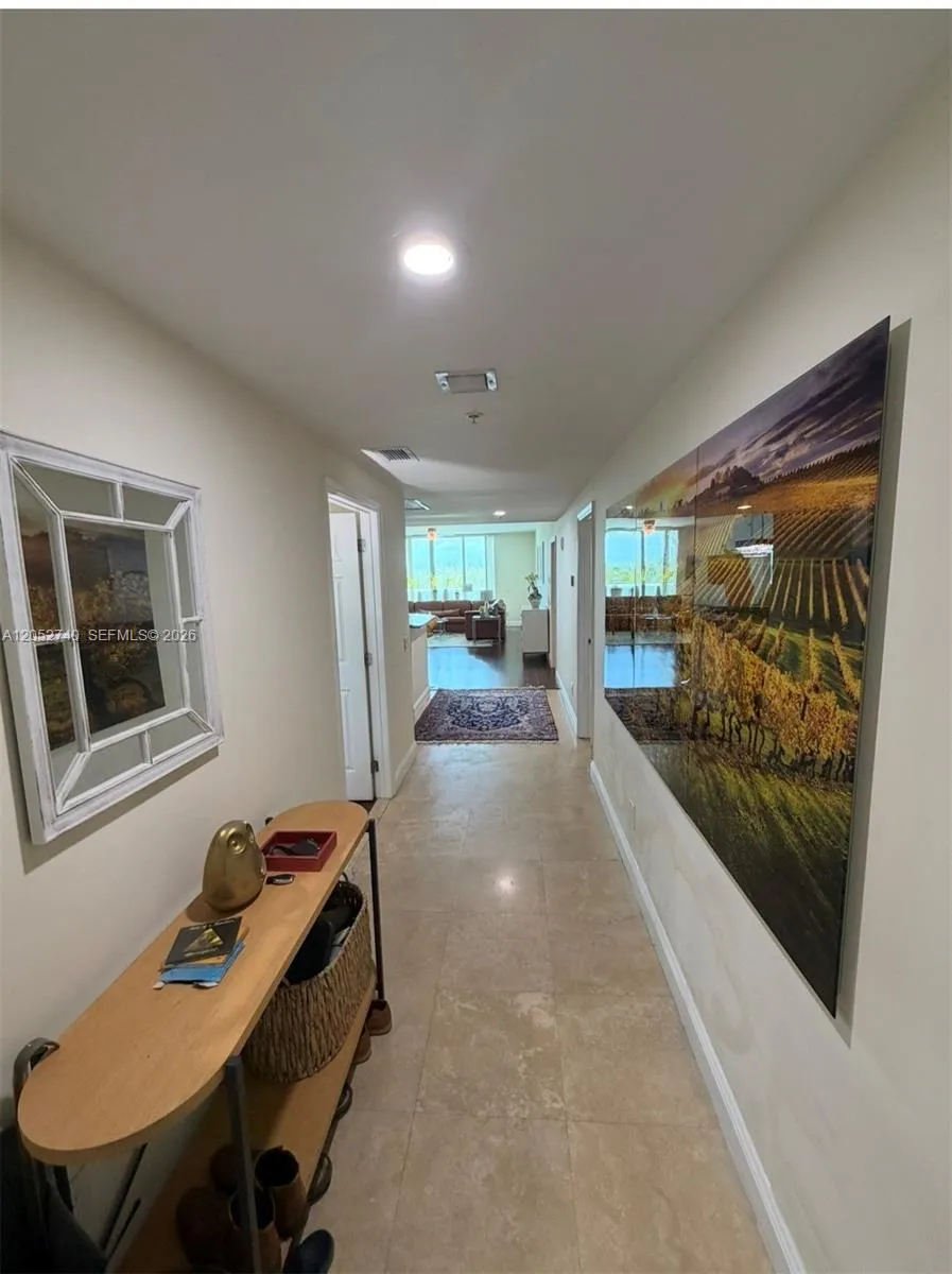 14951 Royal Oaks Ln #808 North Miami, FL 33181