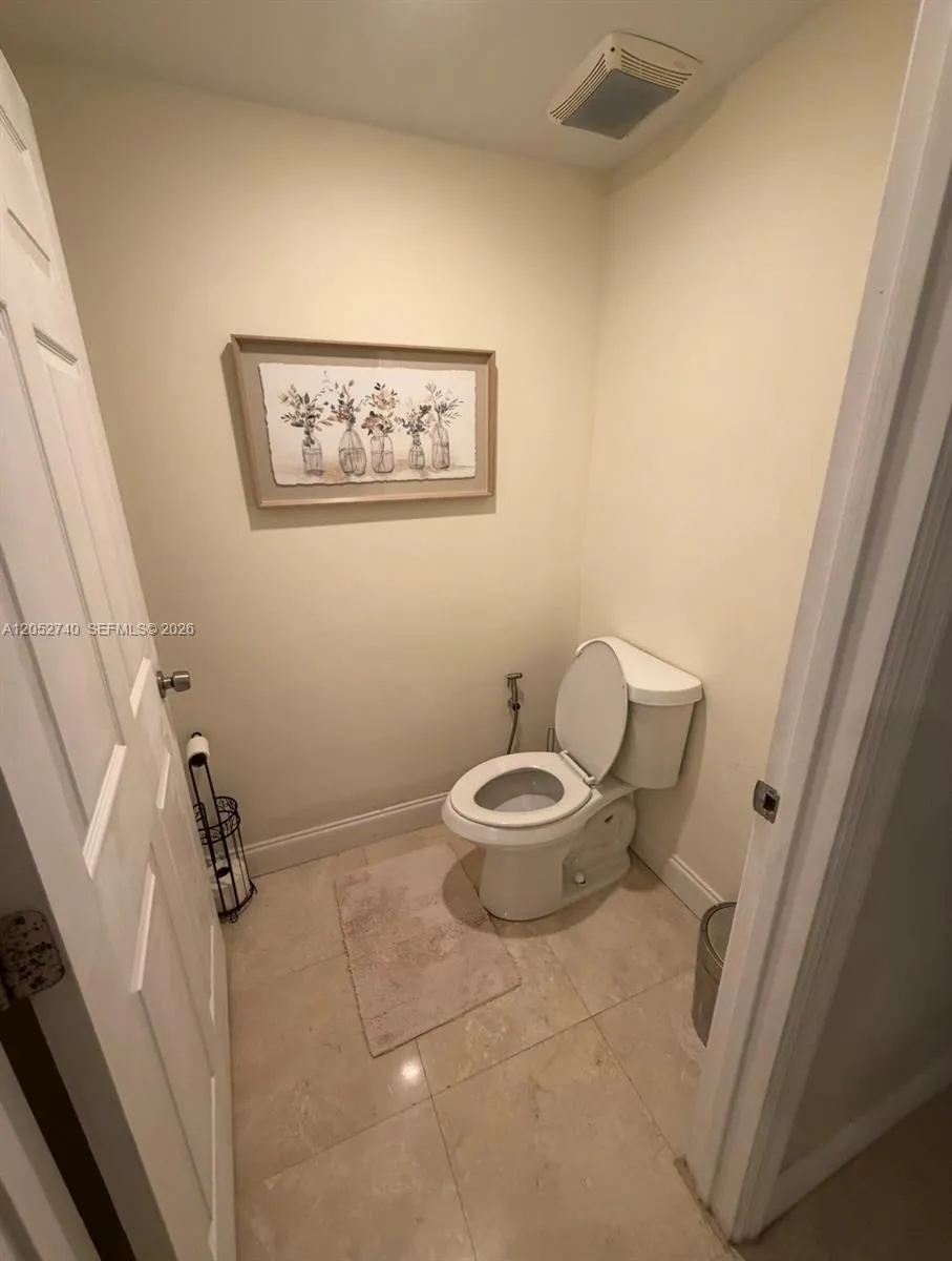 14951 Royal Oaks Ln #808 North Miami, FL 33181