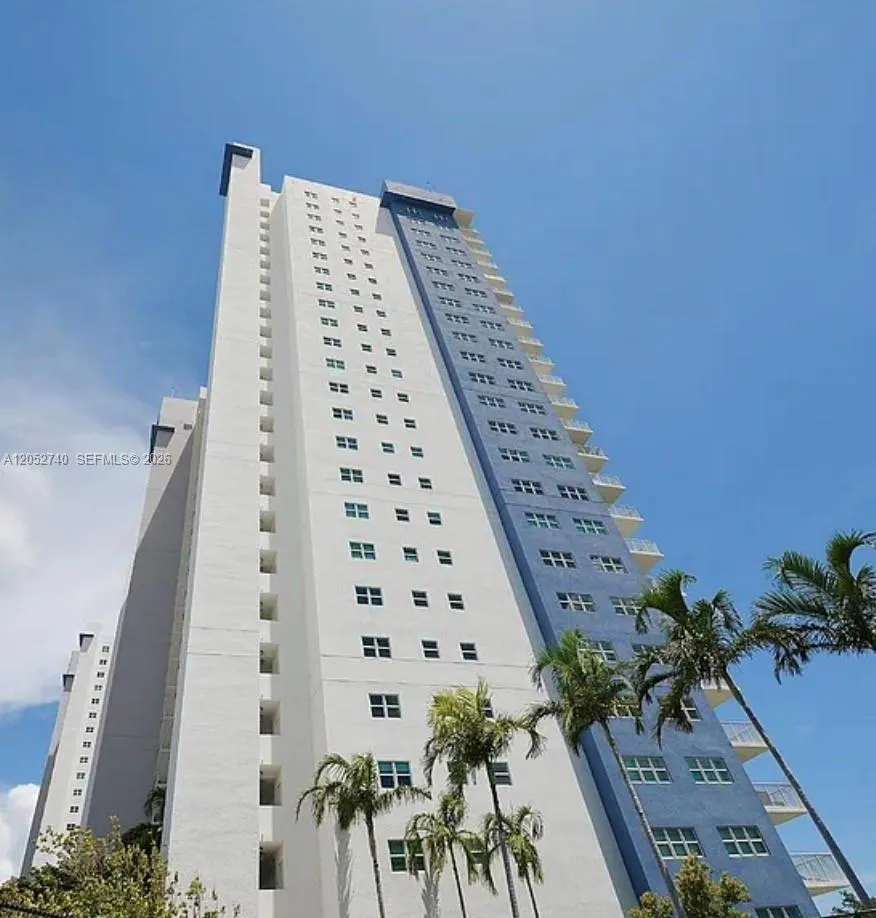 14951 Royal Oaks Ln #808 North Miami, FL 33181