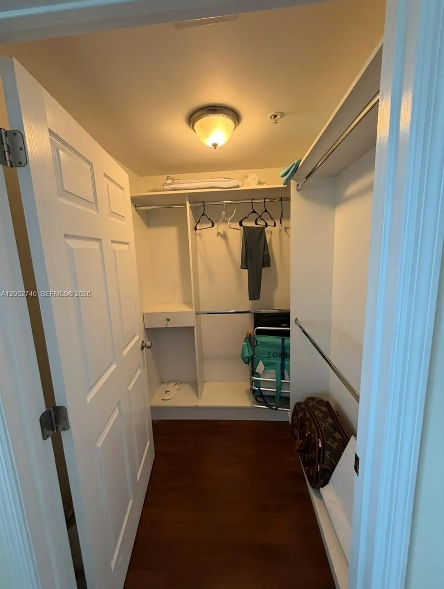 14951 Royal Oaks Ln #808 North Miami, FL 33181