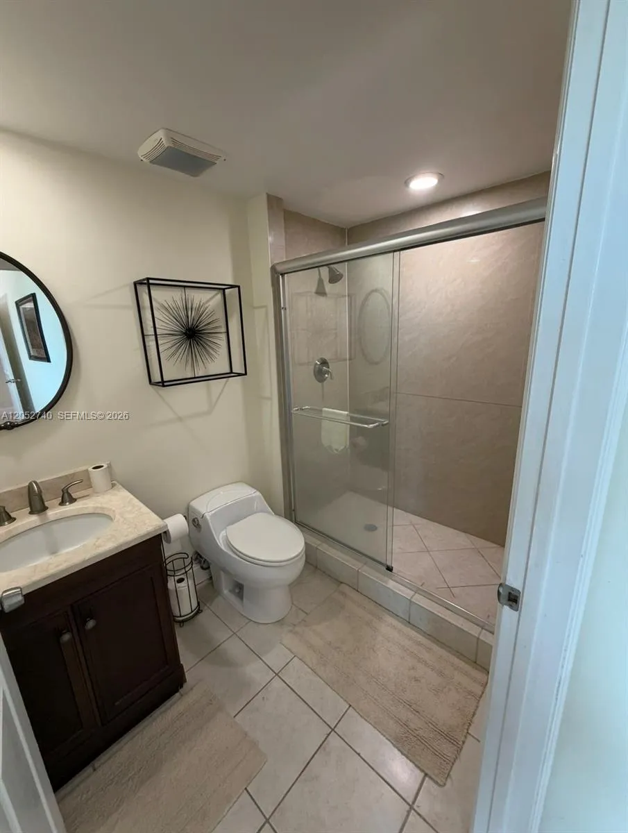 14951 Royal Oaks Ln #808 North Miami, FL 33181
