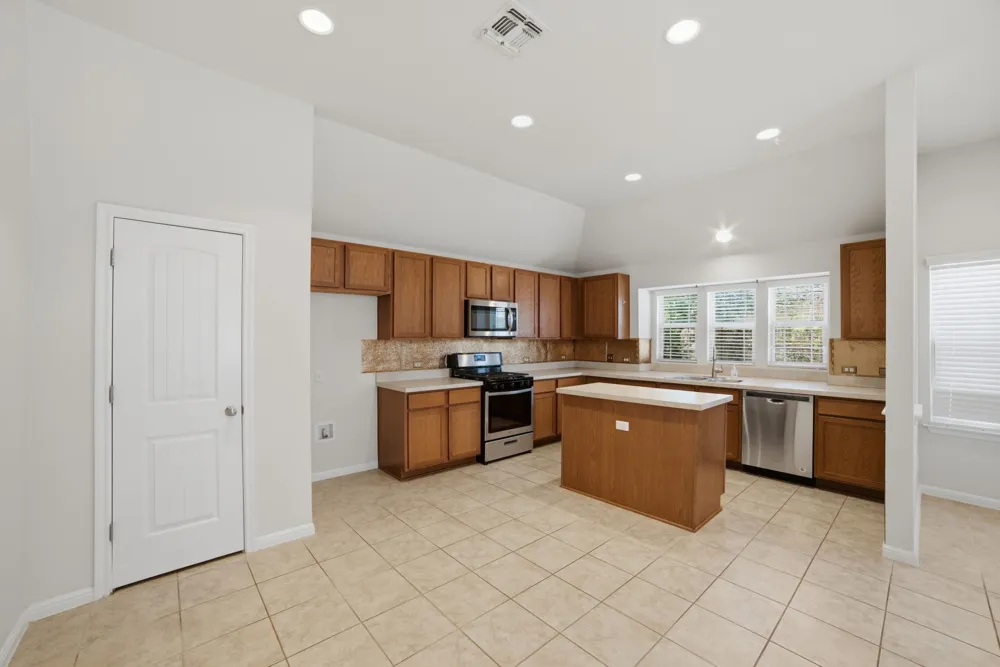 514 Nautical Loop Kyle, TX 78640
