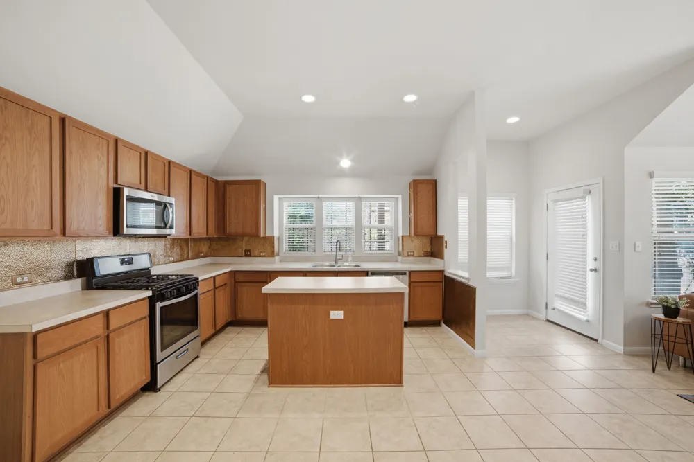 514 Nautical Loop Kyle, TX 78640